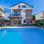 Ilyaholidayhomes Ekinoks 빌라