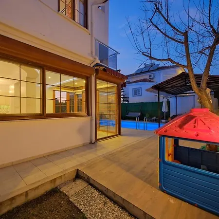 Vilă Ilyaholidayhomes Ekinoks