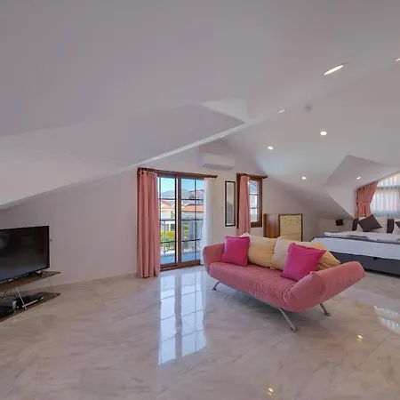 Vila Ilyaholidayhomes Ekinoks