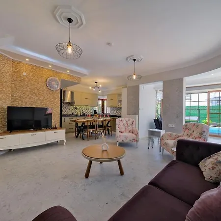 Ilyaholidayhomes Ekinoks *