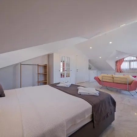 Vilă Ilyaholidayhomes Ekinoks *