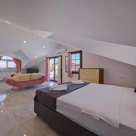 Ilyaholidayhomes Ekinoks פאטהיה