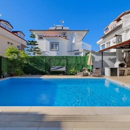 Ilyaholidayhomes Ekinoks * פאטהיה
